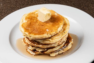 beyaz tabakta krep, yakın