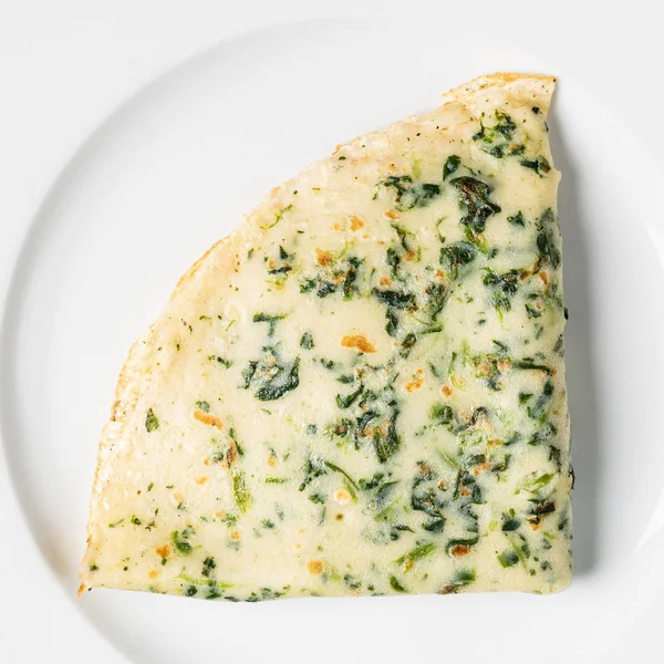 beyaz tabakta gözleme, yakın