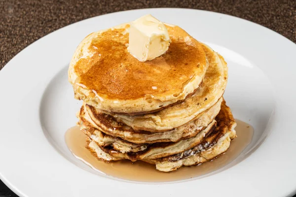 Tortitas Plato Blanco Cerca —  Fotos de Stock