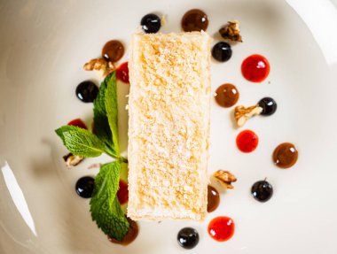 berry soslu napolyon kek, yakın