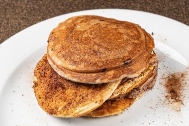 beyaz tabakta krep, yakın