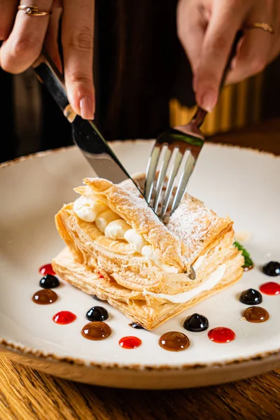 Gâteau Feuilleté Crème Vanille Gros Plan — Photo