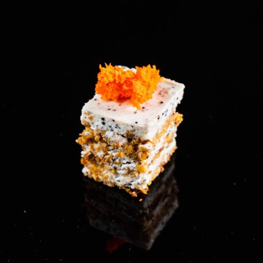 siyah arka plan üzerinde pasta, yakın