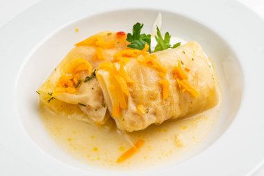 lahanodolmathes göre et suyu sosu ve dereotu ile 