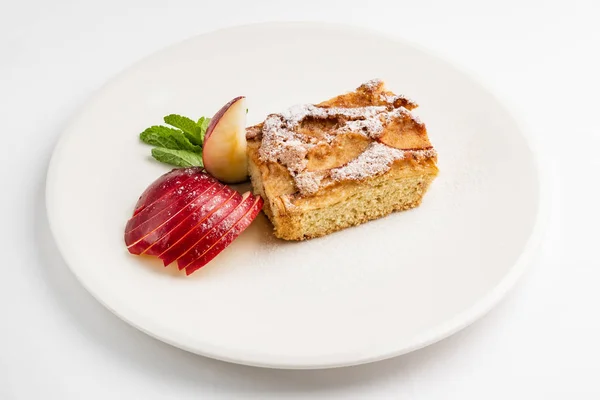 Gâteau Aux Pommes Avec Menthe Gros Plan — Photo