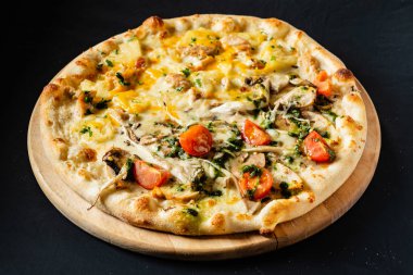 Pizza siyah arka plan üzerinde Kapat