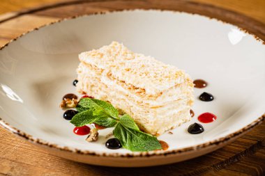 berry soslu napolyon kek, yakın