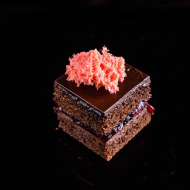 siyah arka plan üzerinde pasta, yakın