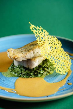 Ispanaklı zander, kapat.