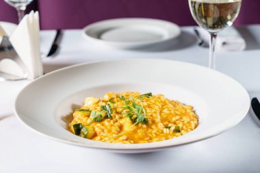 restoranda, kabak risotto yakın çekim