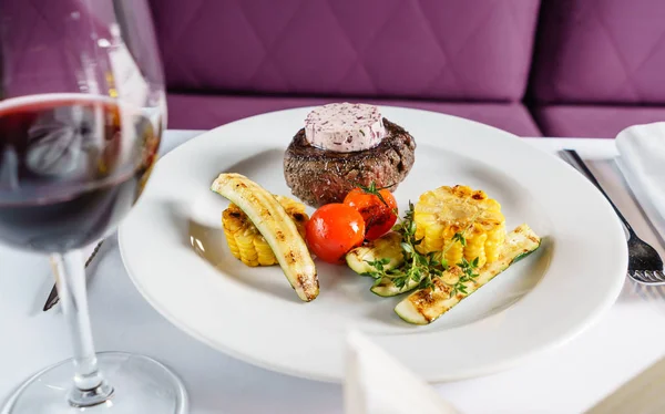 Steak Grilled Vegetables Close — Stock Photo, Image