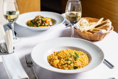 kabaklı risotto restoranda.