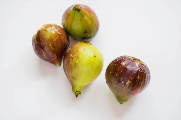Frutas Frescas Higos Orgánicos Sobre Fondo Blanco — Foto de Stock