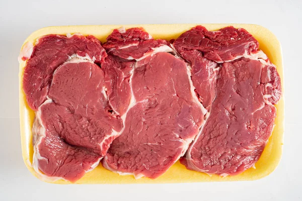 Мясо Говядины Белом Фоне Закрыть — стоковое фото