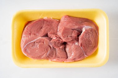 Beyazın üstünde dana eti