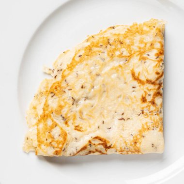 Beyaz tabakta gözleme