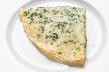 Beyaz tabakta gözleme