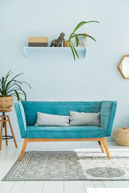 mavi kanepeli modern iç mekan