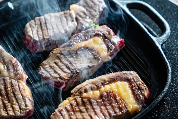 Steaks Vom Grill Der Pfanne — Stockfoto