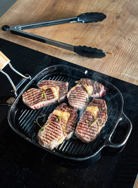 Gegrilde Steaks Pan — Stockfoto