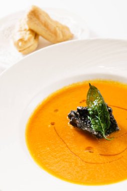 Balkabağı kremalı çorba, kapat.