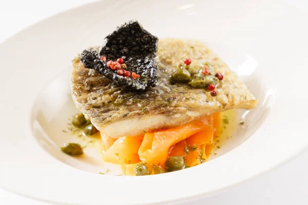 Pesce Con Verdure Vicino — Foto Stock