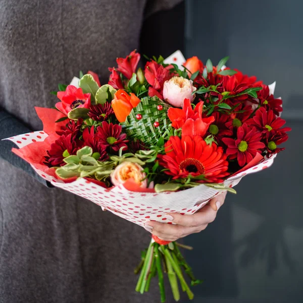 Woman Holding Nice Bouquet Flowers — Stock Photo, Image