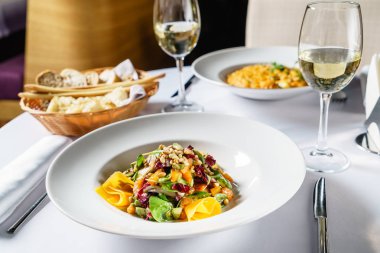 Mangolu taze salata.