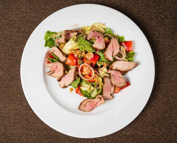 Salat Mit Rindfleisch Und Gemüse Hautnah — Stockfoto