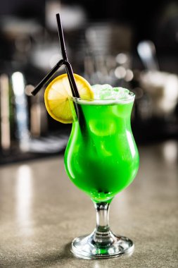 kokteyl barda, yakın çekim