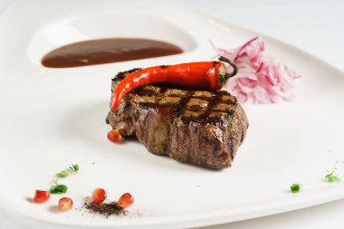 Acı kırmızı biberli biftek, yakın çekim.