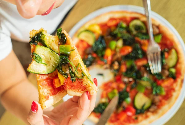 Čerstvá Pizza Bio Zeleninou — Stock fotografie