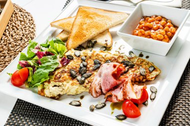 Kafede geleneksel kahvaltı.