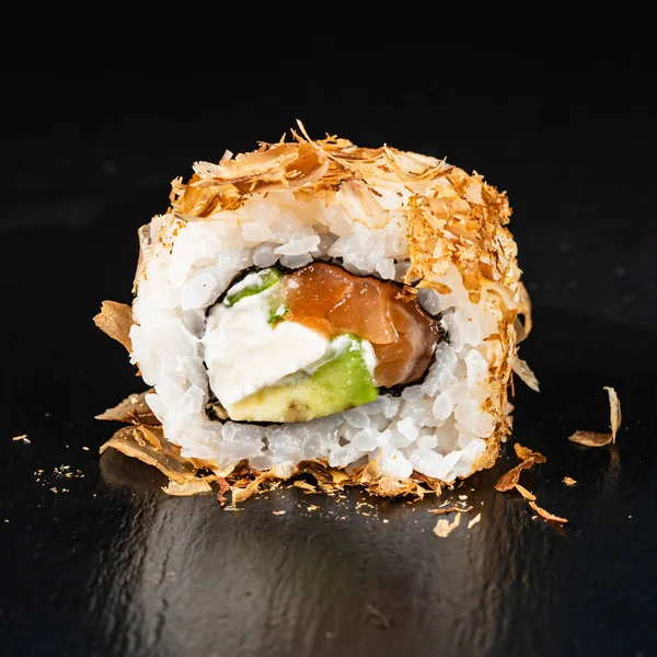Sushi Černém Pozadí Zblízka — Stock fotografie