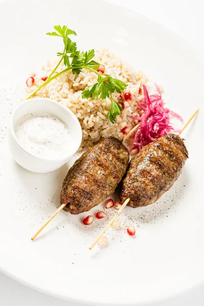 Kebabs Carneiro Com Arroz Molho — Fotografia de Stock