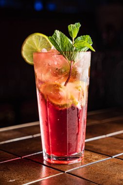 lezzetli kokteyl barda, yakın çekim