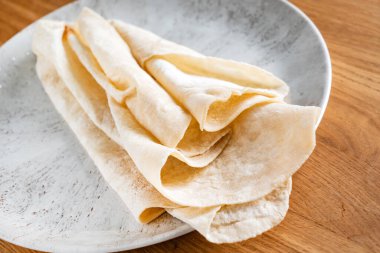 Lavaş (yumuşak, ince mayasız ekmek)