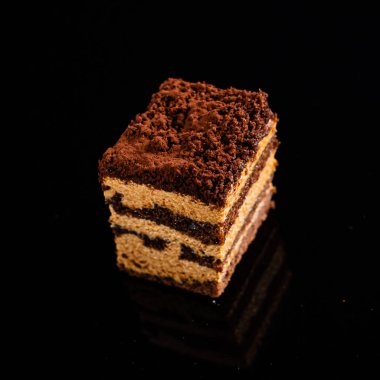 siyah arka plan üzerinde pasta