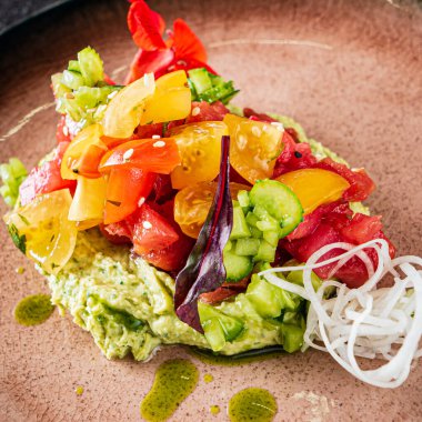 Ton balığı ve sebzeli patates püresi.