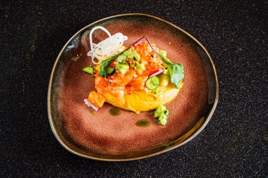 Ton balığı ve sebzeli patates püresi.