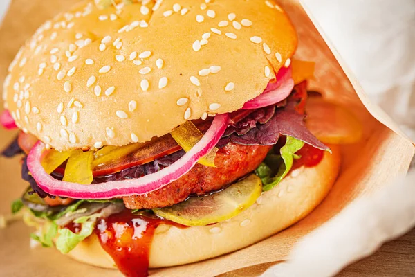 Tasty Burger Grilled Salmon — Stock Photo, Image