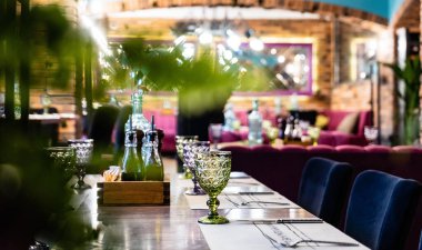 Konforlu restoranın içi.
