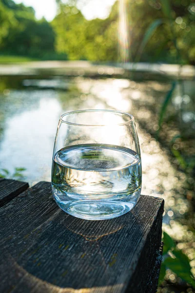 Glas Rent Vand Udendørs - Stock-foto