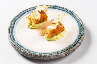 Patates püresi ve soslu somon.