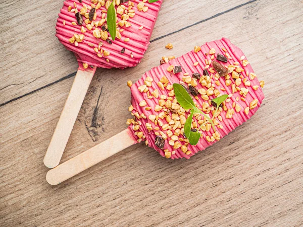 Helado Bayas Con Chocolate Albahaca Limón — Foto de Stock