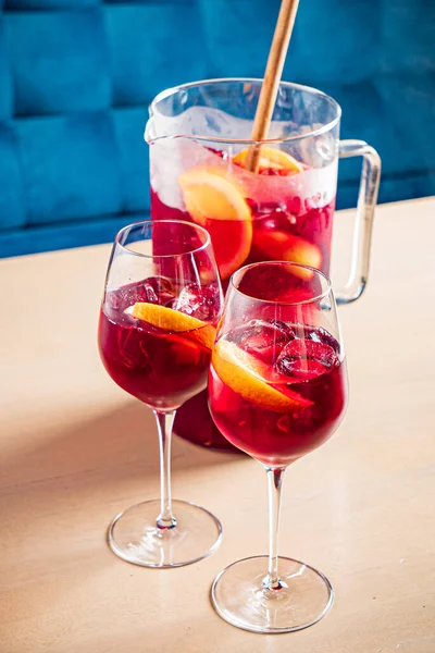 Sangria Fredda Con Frutta Fresca Bacche — Foto Stock