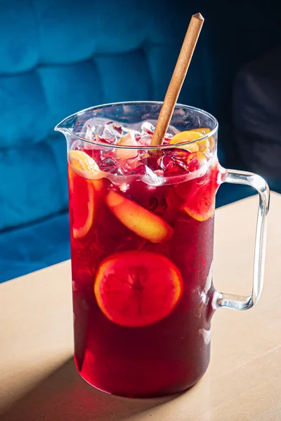 Sangria Fredda Con Frutta Fresca Bacche — Foto Stock