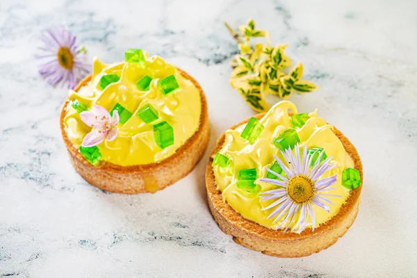 Лимонные Тарталетки Сливками Карамелью — стоковое фото