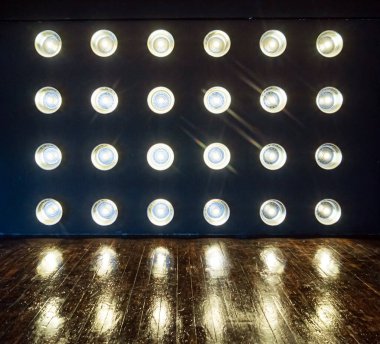 Ampullü duvar, stüdyo alanı