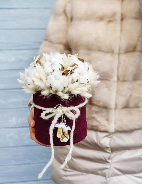 Bouquet Invernale Nelle Mani — Foto Stock